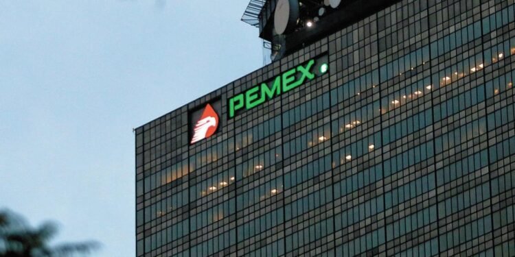 Pemex precisa condiciones laborales ante ajustes en su plantilla