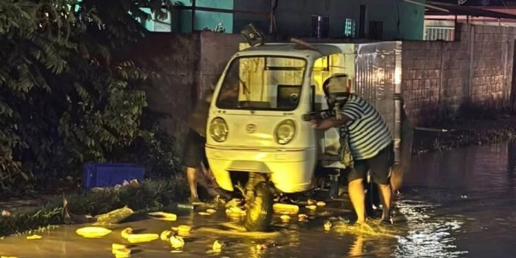 El bache que le costó la jornada: panadero cae con todo y mercancía en Kanasín