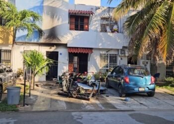 Incendio en Cancún moviliza a policías y vecinos