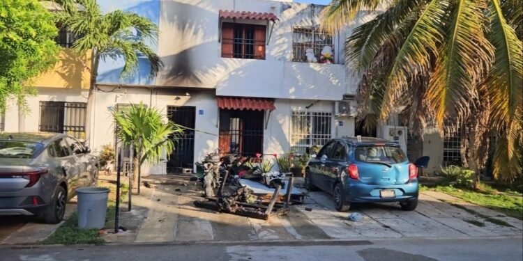 Incendio en Cancún moviliza a policías y vecinos