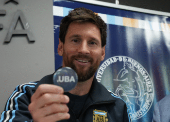 ¿Doctor Messi? La UBA sorprende al astro antes de su despedida