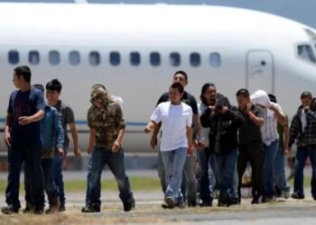 ¿Deportado o por decisión propia? Migrantes pueden recibir orientación y apoyo